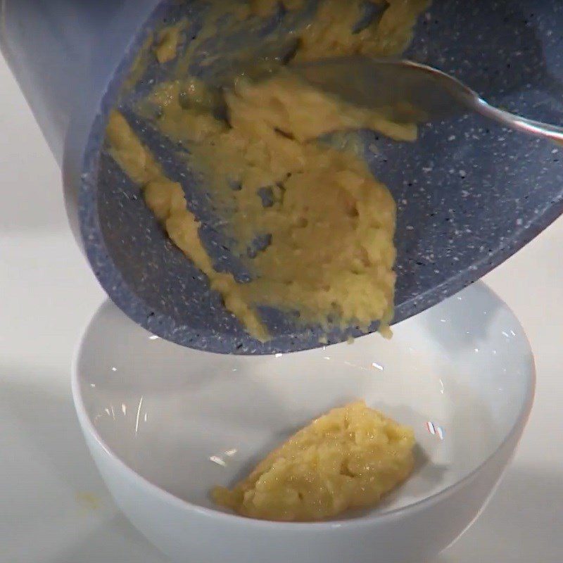 Step 3 Stir-fry ingredients and make butter sauce for stuffed seafood bell peppers