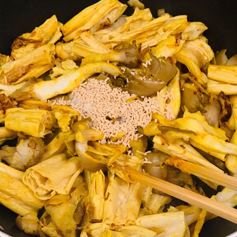 Step 2 Stir-fry ingredients for Vegetarian Quang Noodles