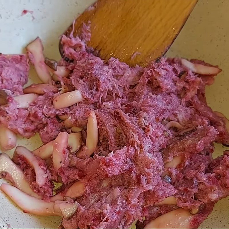 Step 3 Stir-fry the filling for vegetarian sausage