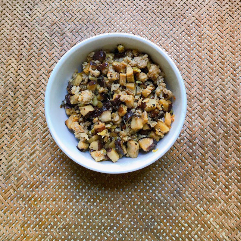 Step 2 Stir-fry the filling Bánh bột lọc lá with meat filling