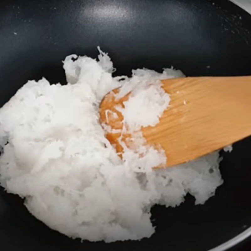 Step 4 Sauté the filling for coconut cream cookies