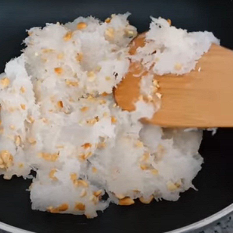 Step 4 Sauté the filling for coconut cream cookies