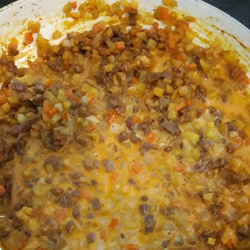 Step 2 Stir-frying the bread filling Fried curry bread filling