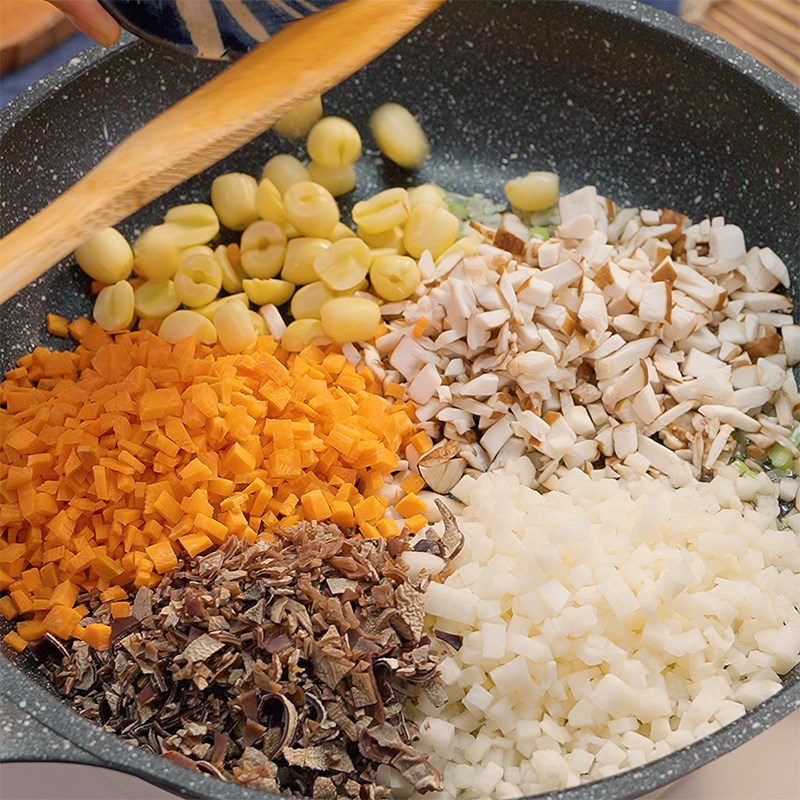 Step 2 Stir-frying the tofu filling Recipe for tofu wrapped with lotus seeds in sour plum sauce