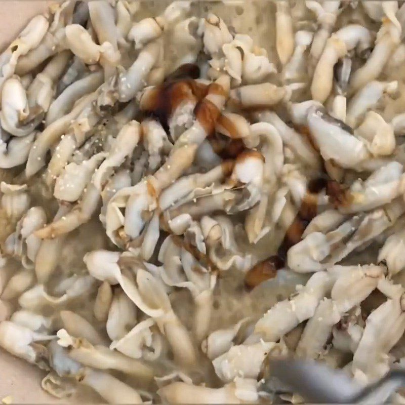 Step 3 Stir-fried razor clams Razor clams stir-fried with water spinach