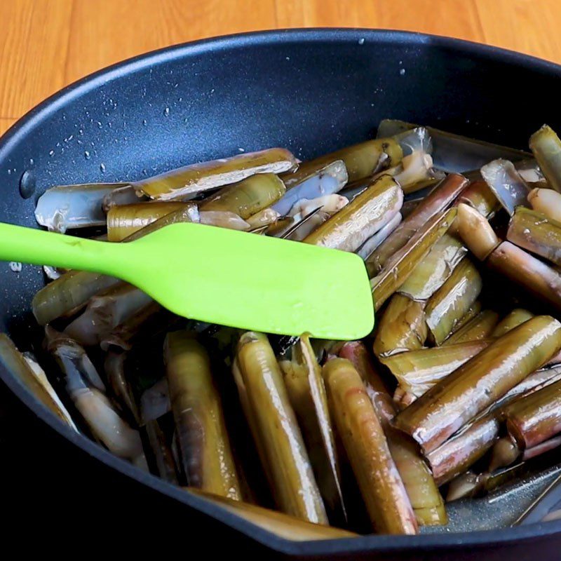 Step 4 Stir-fried razor clams Razor clams stir-fried with tamarind