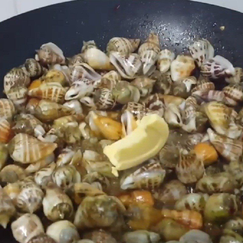 Step 3 Stir-fried jumping snails Stir-fried jumping snails with butter and garlic