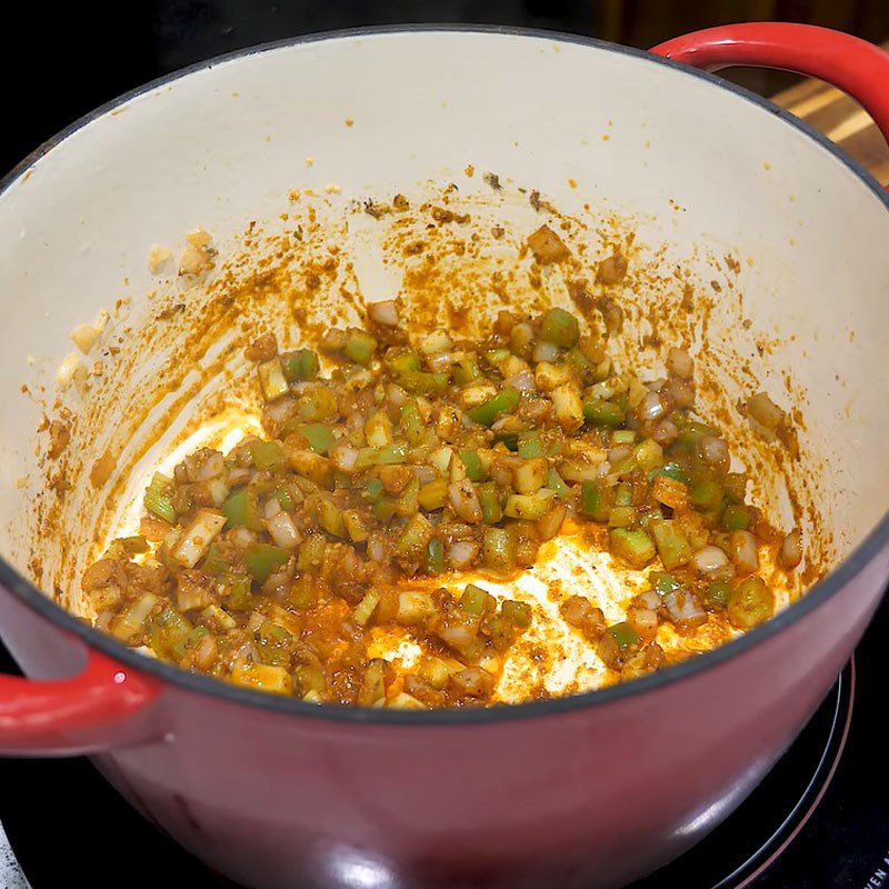 Step 3 Stir-fry vegetables American style red bean rice