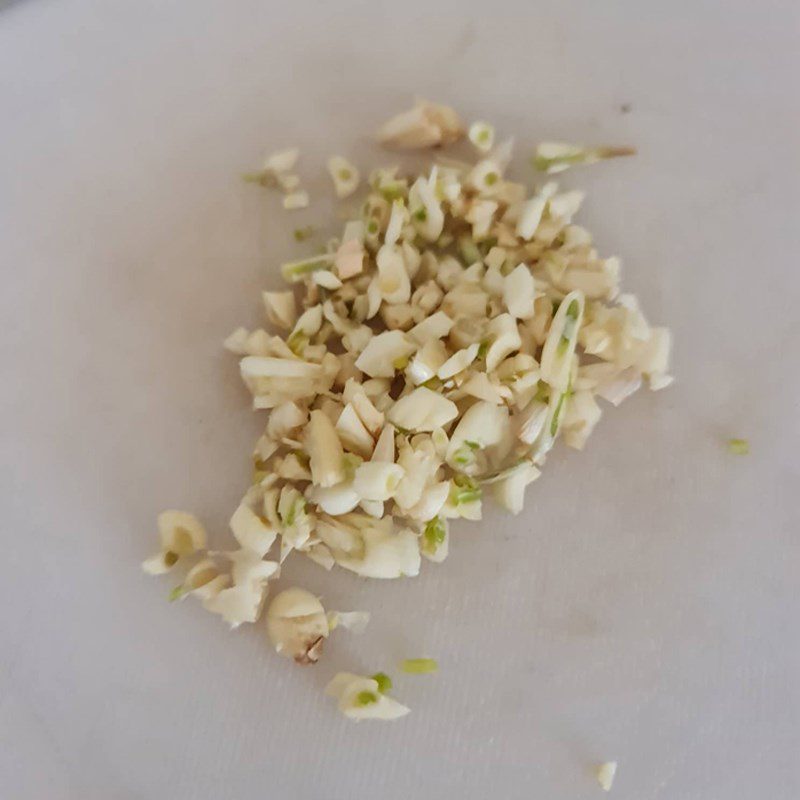 Step 2 Stir-fry the bottle gourd with garlic Stir-fried Bottle Gourd with Garlic (Recipe shared by users)