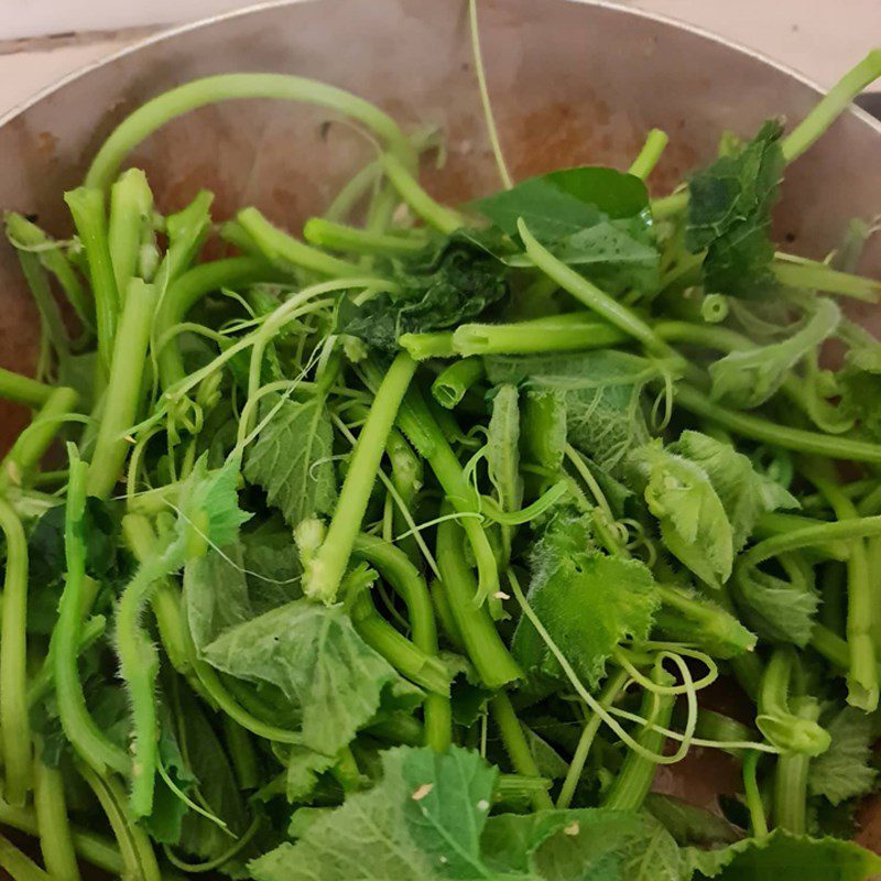 Step 2 Stir-fry water spinach with garlic Stir-fried water spinach with garlic (Recipe shared by users)