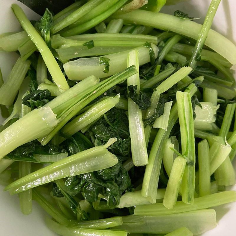 Step 3 Stir-fried greens and squid shrimp Stir-fried squid shrimp noodles