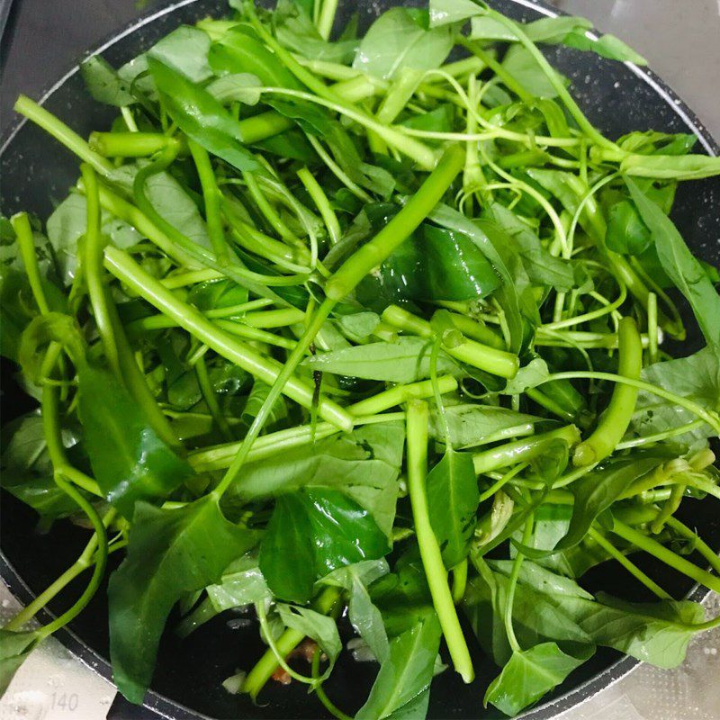 Step 2 Stir-fried water spinach Stir-fried water spinach with dried shrimp