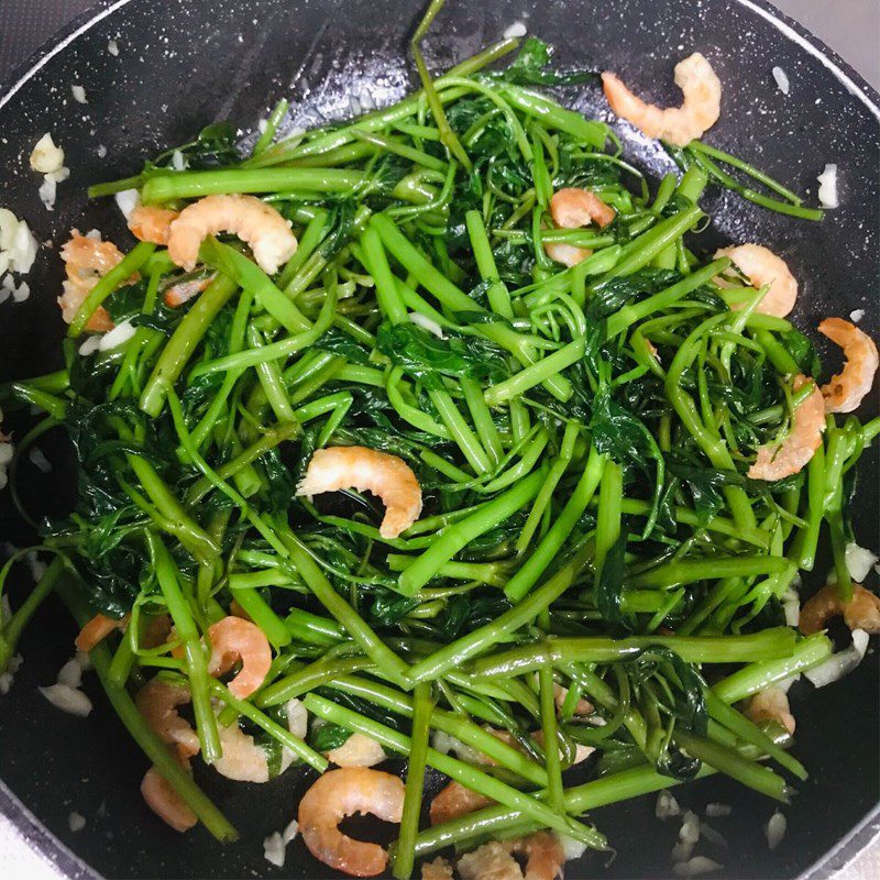 Step 2 Stir-fried water spinach Stir-fried water spinach with dried shrimp