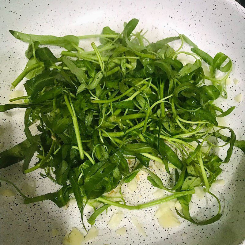 Step 2 Stir-fried Water Spinach and Bean Sprouts Stir-fried Water Spinach with Bean Sprouts