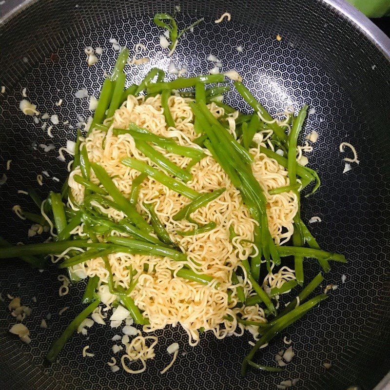 Step 3 Stir-fried water spinach with instant noodles Stir-fried water spinach with instant noodles