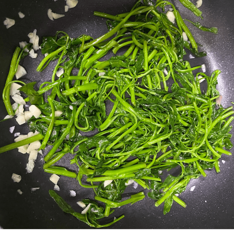 Step 2 Stir-fried Water Spinach with Eggs Stir-fried Water Spinach with Eggs