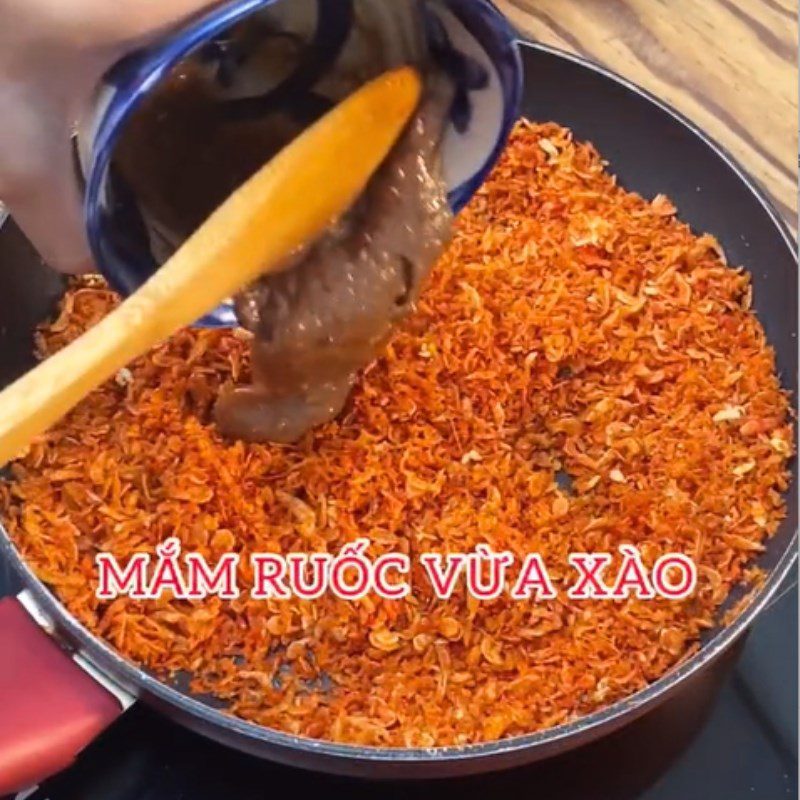 Step 2 Stir-fried shrimp paste with tamarind and garlic