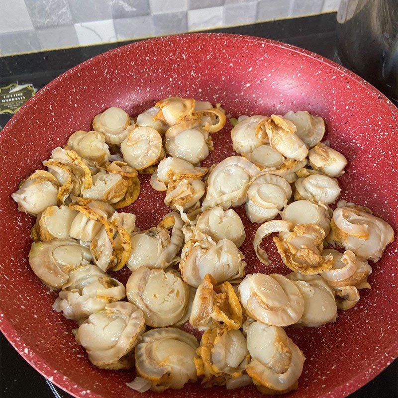 Step 3 Sauté scallops Scallop porridge