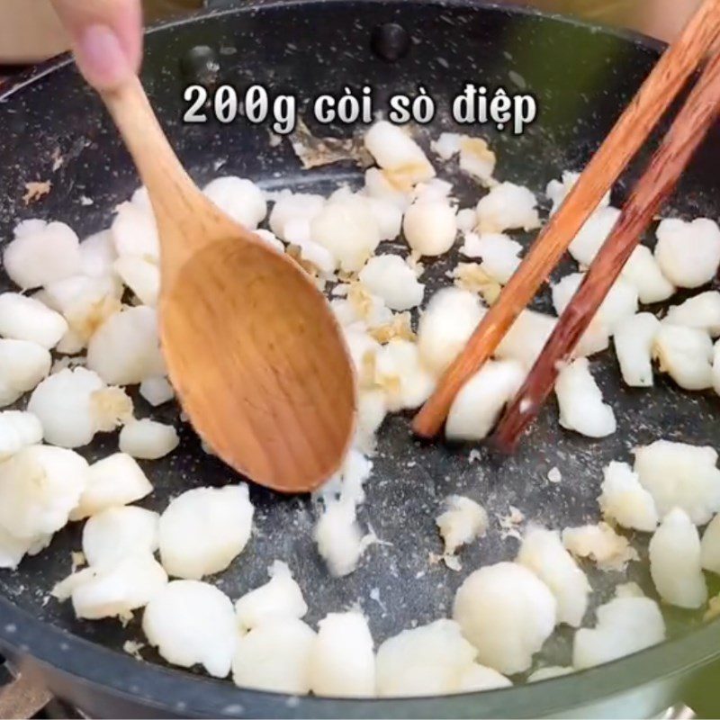 Step 2 Stir-fry scallops for scallop satay