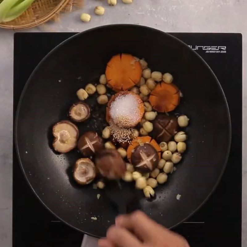 Step 2 Stir-fry the ingredients Lotus Seed Mushroom Soup