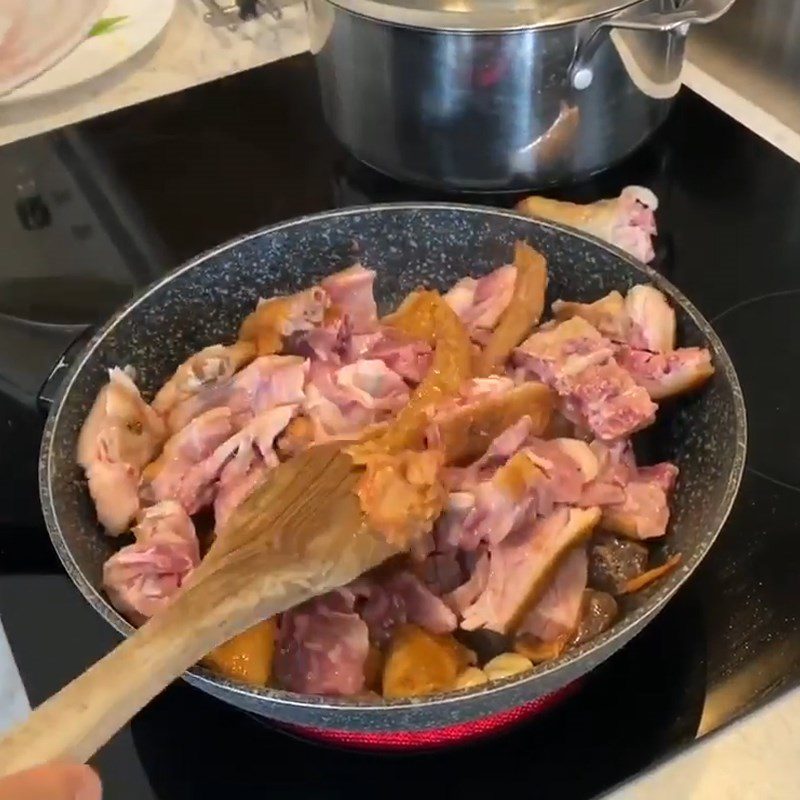 Step 4 Sauté duck and mushrooms Duck stew with mushrooms