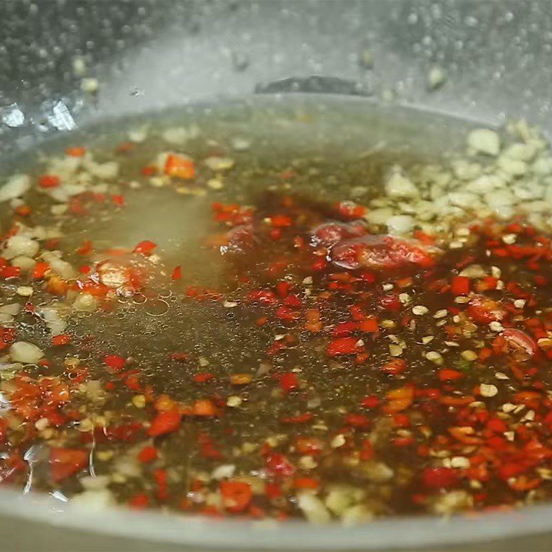 Step 2 Stir-fry the tamarind sauce Fried mackerel with tamarind sauce