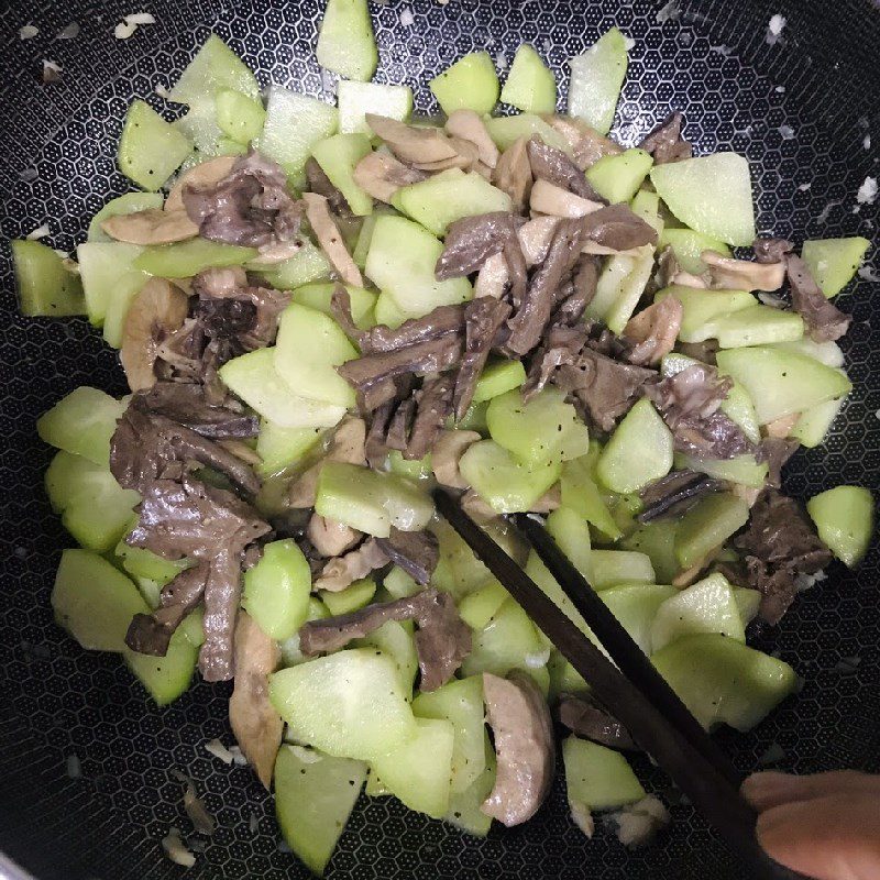 Step 4 Stir-fried chayote with heart and kidney Stir-fried chayote with heart and kidney