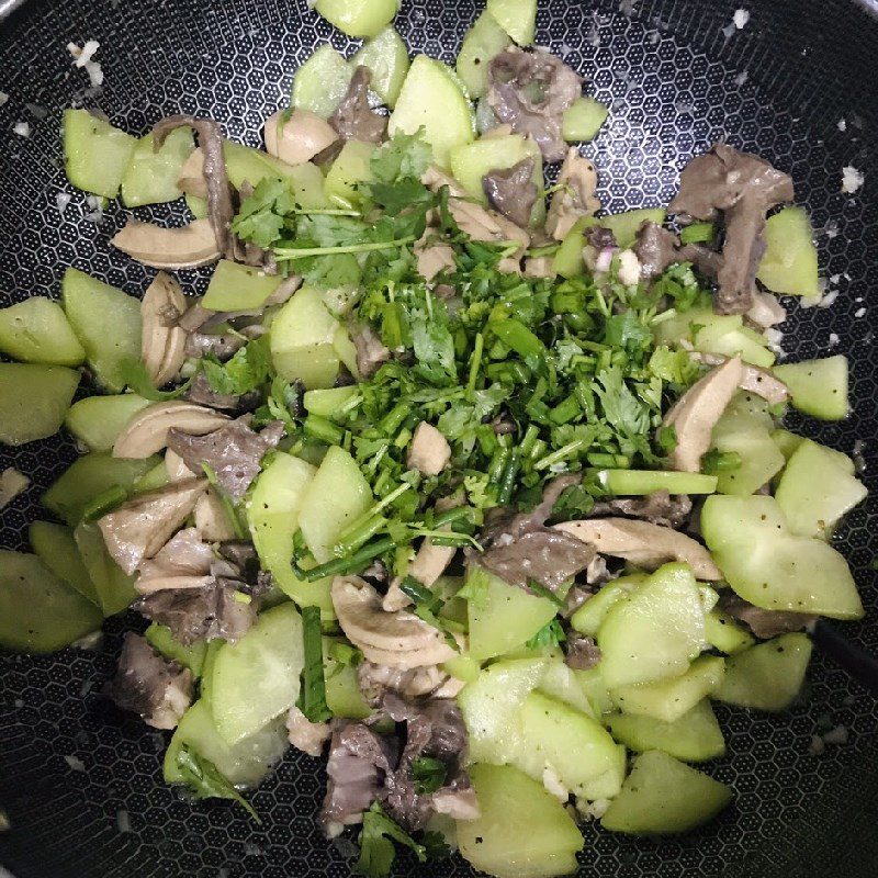 Step 4 Stir-fried chayote with heart and kidney Stir-fried chayote with heart and kidney