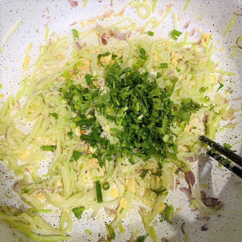 Step 2 Stir-fried Chayote with Eggs Chayote stir-fried with eggs