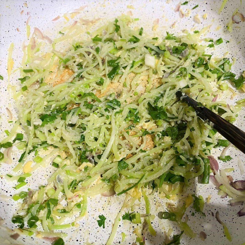 Step 2 Stir-fried Chayote with Eggs Chayote stir-fried with eggs