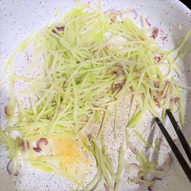 Step 2 Stir-fried Chayote with Eggs Chayote stir-fried with eggs