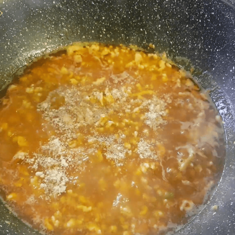 Step 3 Stir-fry meat Soft tofu steamed with minced meat and egg