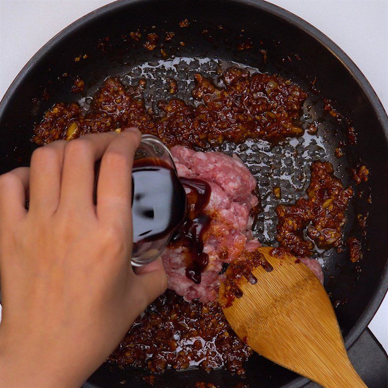 Step 2 Stir-fried meat Szechuan Tofu