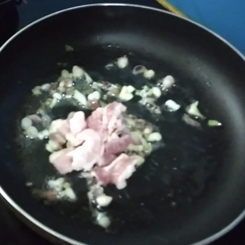 Step 2 Stir-fry the meat for Eggplant Soup cooked with Fermented Rice