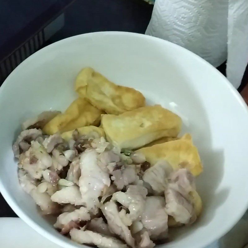 Step 2 Stir-fry the meat for Eggplant Soup cooked with Fermented Rice