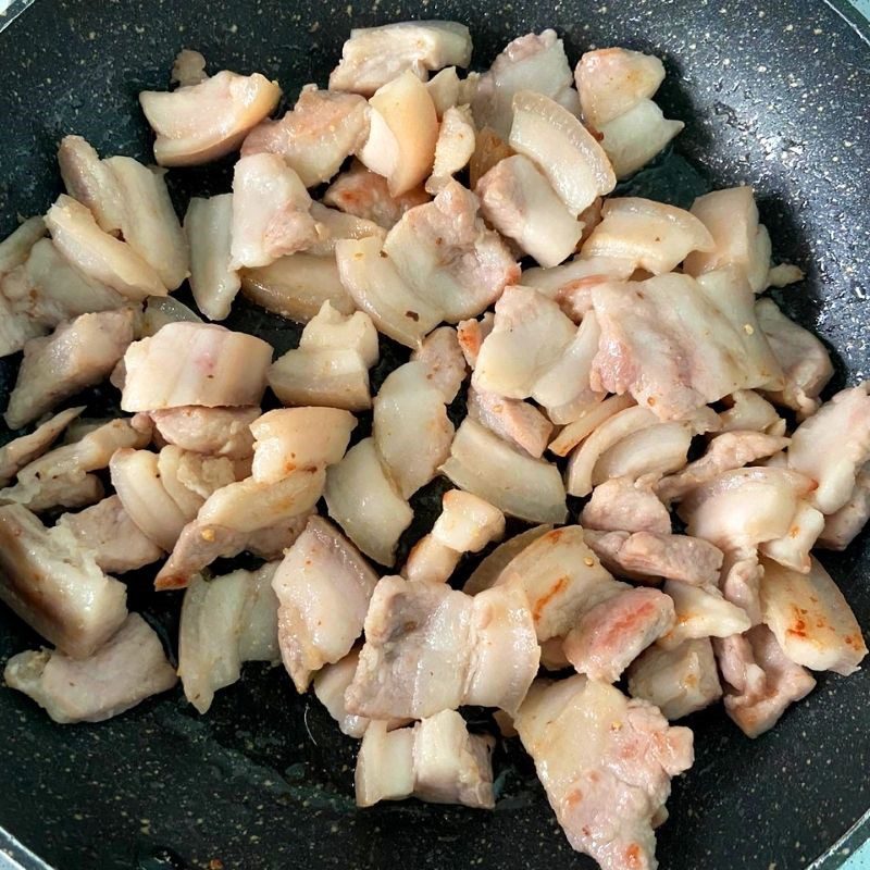 Step 3 Stir-frying pork belly Sweet and savory pork belly