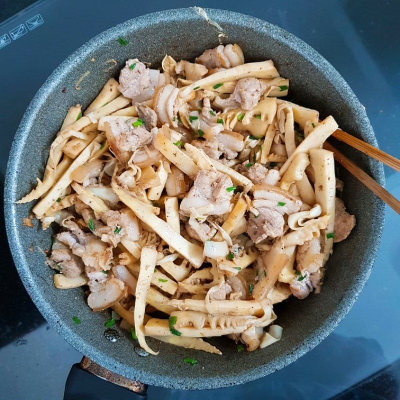 Step 3 Stir-fried pork belly with bamboo shoots Stir-fried pork belly with bamboo shoots