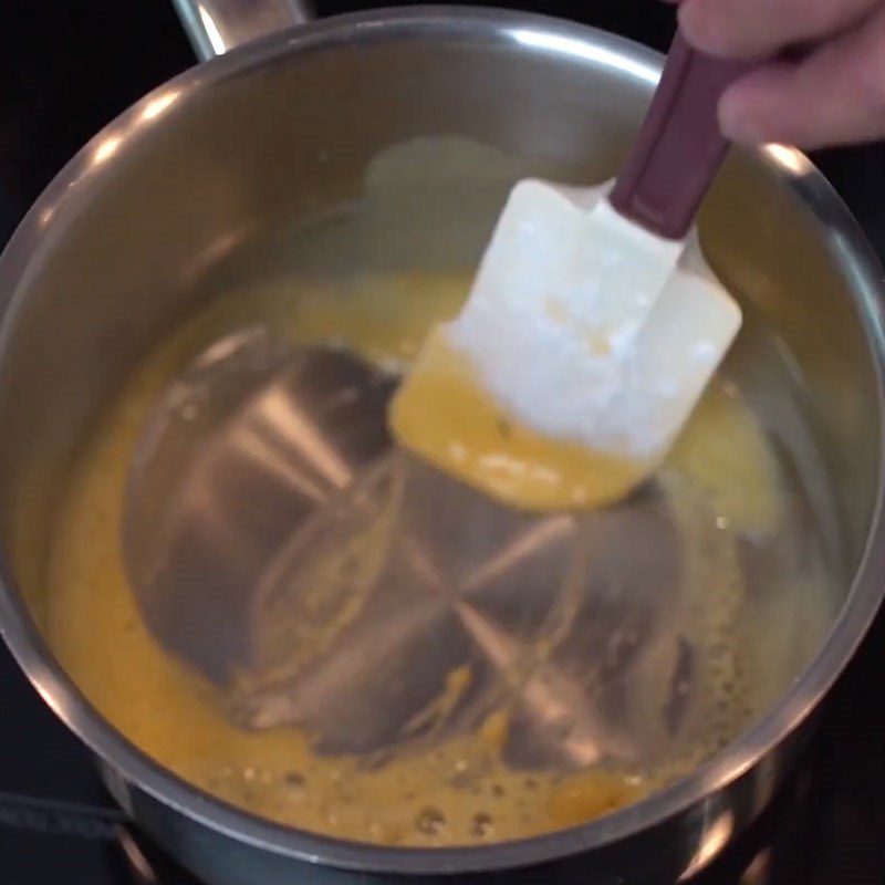 Step 2 Make shrimp cream sauce baked with cheese