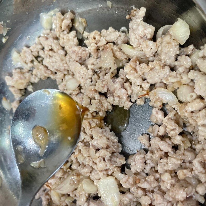 Step 3 Stir-fry minced meat Eggplant stir-fried with minced meat