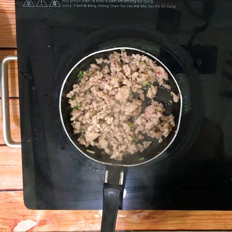 Step 2 Sauté the minced meat for Brown Rice Porridge with Beef