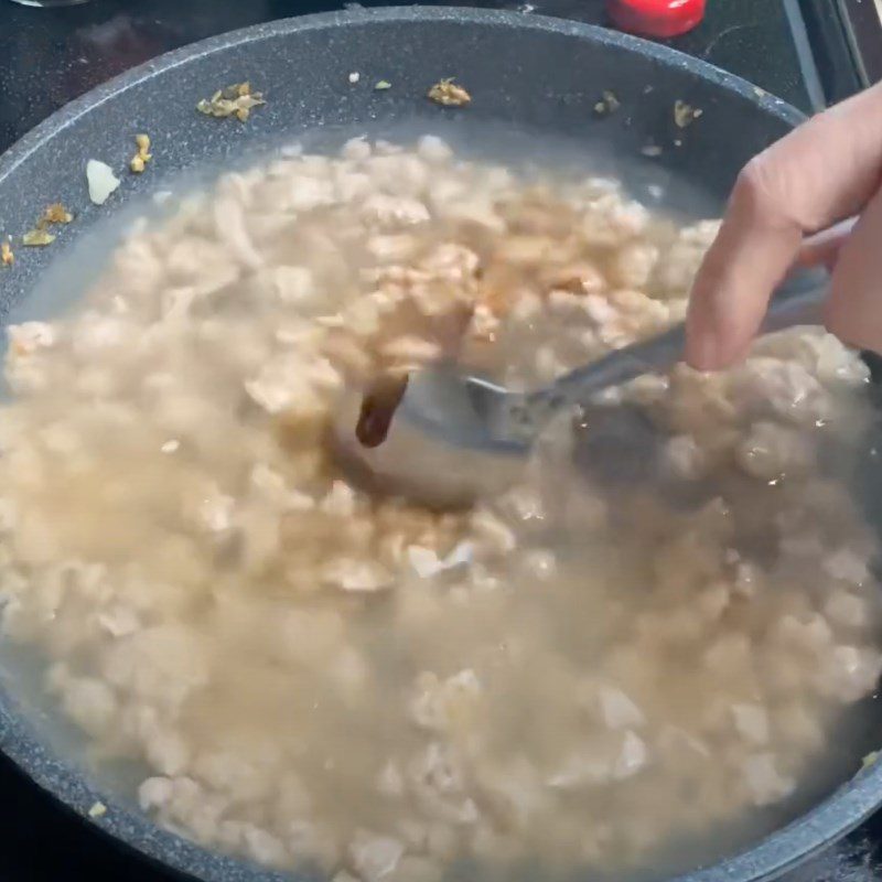 Step 5 Stir-fry minced meat and cook the sauce for dry pho Gia Lai