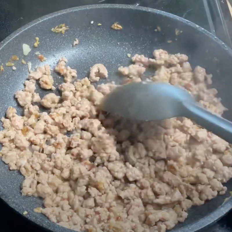 Step 5 Stir-fry minced meat and cook the sauce for dry pho Gia Lai