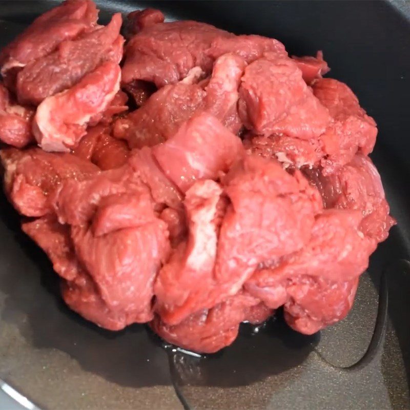 Step 3 Stir-fry the beef Stir-fried beef with coconut milk