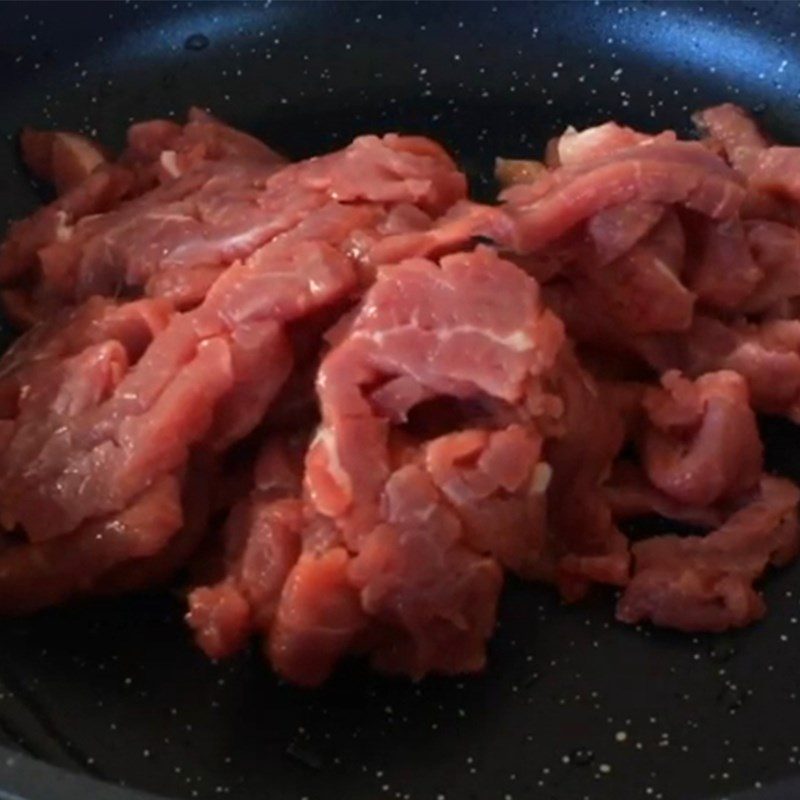 Step 5 Stir-fried beef Beef stir-fried with lemongrass