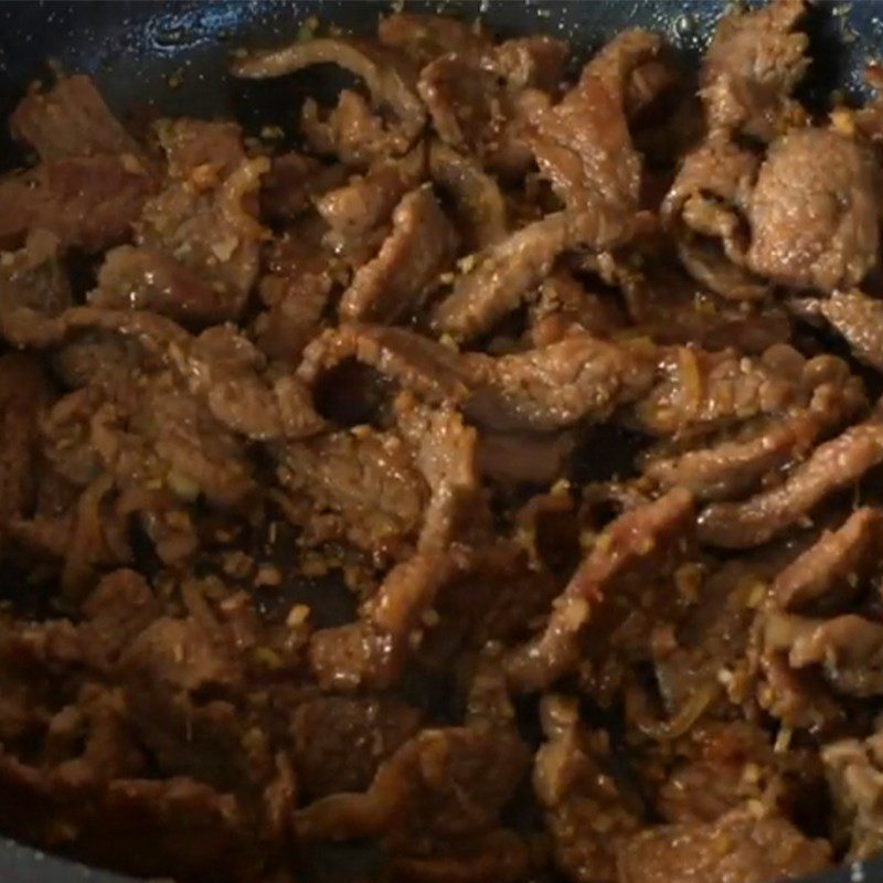 Step 5 Stir-fried beef Beef stir-fried with lemongrass