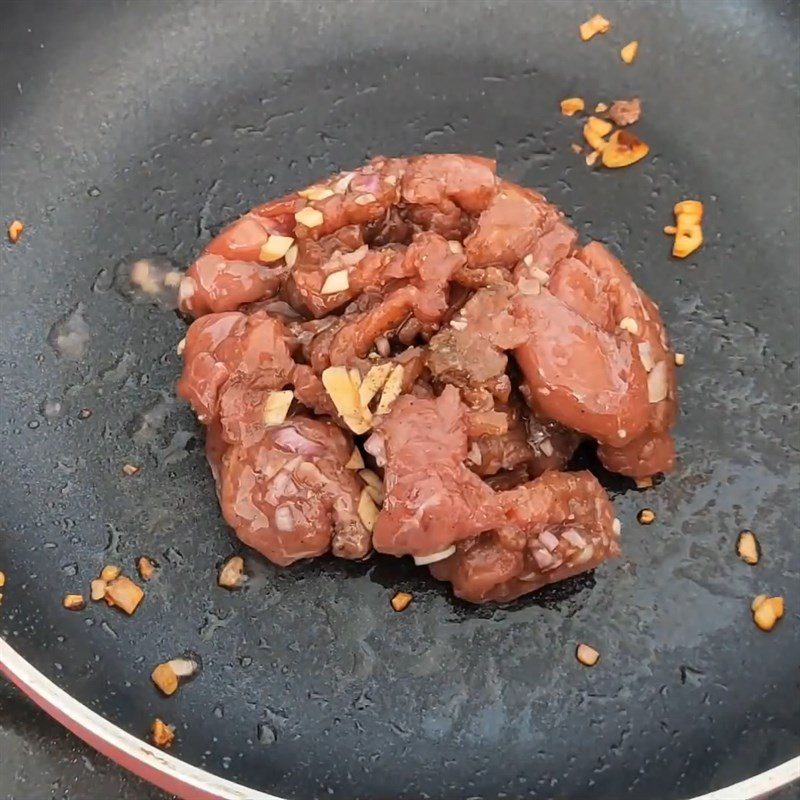 Step 4 Stir-fried beef Beef stir-fried pumpkin