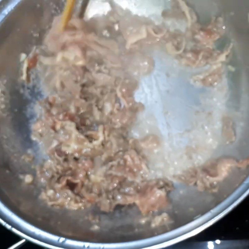 Step 3 Stir-fried beef with radish