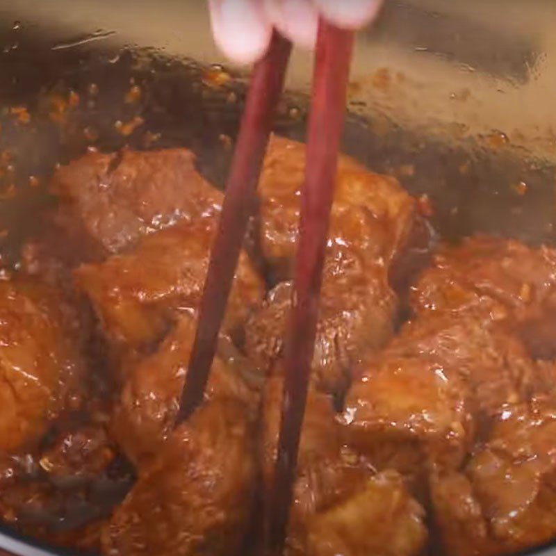 Step 4 Stir-fry the beef Northern Vietnamese beef stew