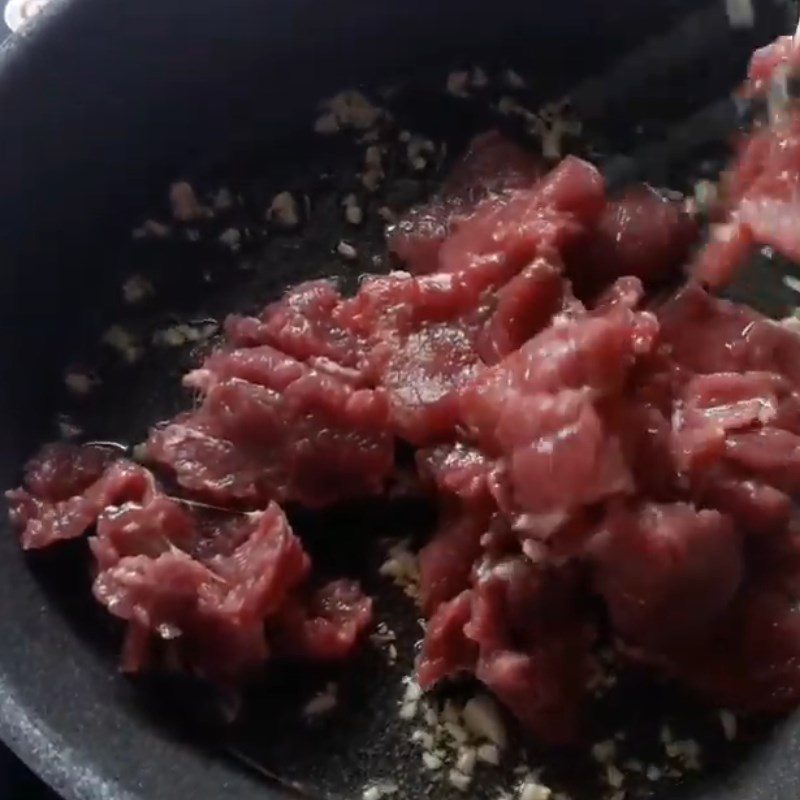 Step 3 Sauté the beef Beef salad with crab