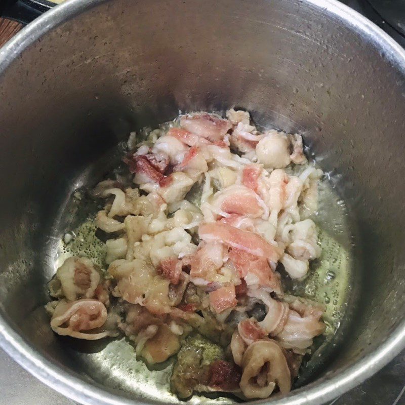 Step 4 Stir-fried beef with pickled mustard greens soup